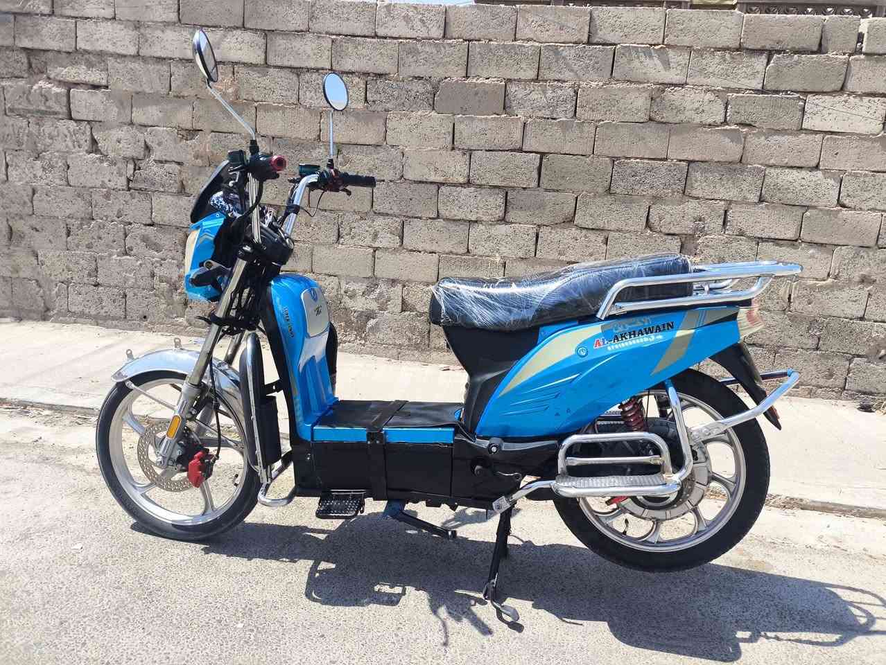 للبيع هارلي الأخوين 
موديل 24 
6باتري 
نضام سويج +بصمه تشغيل عن بعد
بصمتين وسويجين 
ماطور نظيف
كهربائيات كلها شغاله 
نشرات جانبيه 

أي نقص مابيه نضافه فول 
واين متريد افحص 
دبل اشاره/نضام ار رجوع للخلف 
4سرع+مثبت سرعه
دبل اشاره /يمين يسار 
سعر 450وبي مجال
***********
+9647827587898
