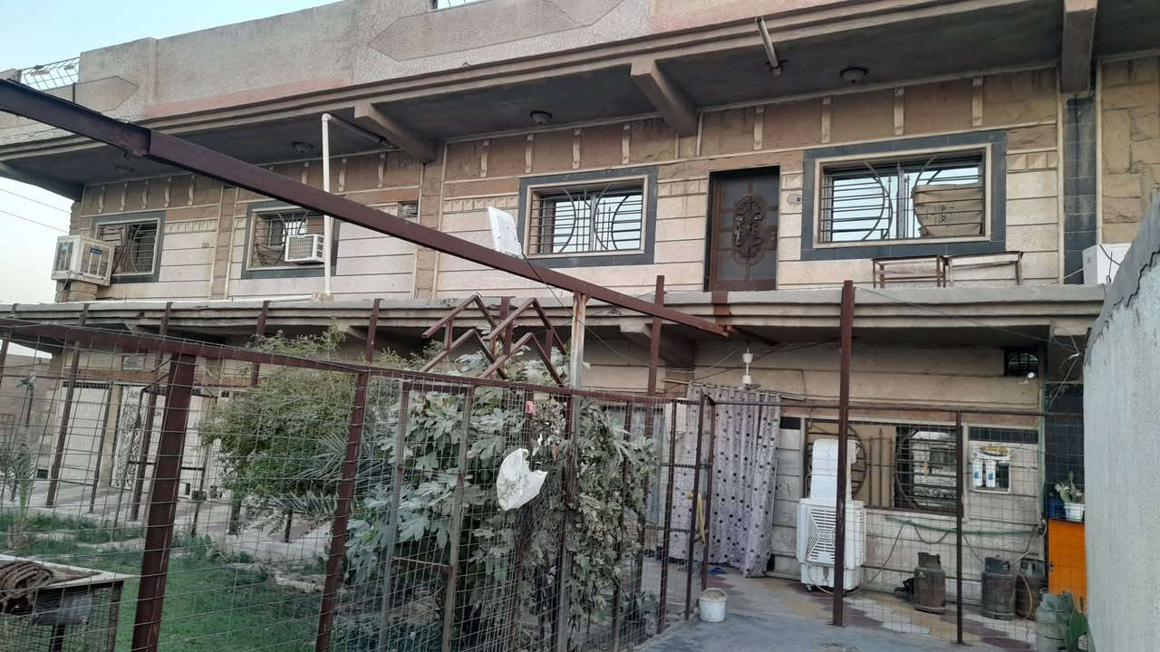 عمارة للبيع تصلح شركة أو معمل أو مخازن أو دور سكن مساحة دونم مساحة البناء ٨٠٠م طابقين  عنوان بغداد طريق البسماية مفرق المدائن رقم ***********او*********** خابرني تفاصيل طابو ٢٥بسمي
