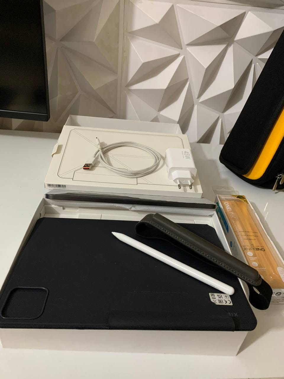 شاومي باد 7 للبيع (12GB-RAM) (ذاكرة-256GB)(بغداد)

مرحبا اخوان جهاز غني عن التعريف واسعارة معروفة وسبب شتريت ال ipad m4 المهم 
الجهاز نظافتة ماكلك 100%حته لا ابالغ جهاز نظافته 98% استخدام 4اشهر تصفح ورسم فقط وتاريخ الشراء موجود من محل النمور الي بلسيدية يجي ويا هدية مني قلم MOMAX جديد لوك ممستخدم 
بالاضافة الى ملحقات الجهاز شاحنه  وكفر +كفر للقلم

❗بلنسبة للسعر اخوان اكو نسختين للجهاز نسخة ناصي ال (VRAM8GB)تكون ارخص الي عندي العالي
❗سعر جهاز جوة مناسب جدا واتحدة واحد بنظافته بهيج سعر/395الف دينار عراقي
رقمي واتساب او اتصال للشراية ***********غير متواجد على الفيس
