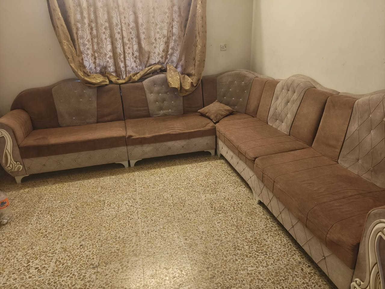 غراض منزليه للبيع مكان حي انتصار اتصل عل رقم وتدلل ***********
