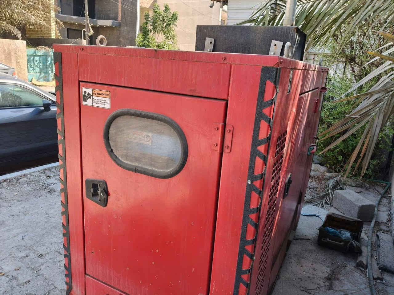 السلام عليكم
مولدة بيركنز 3 بستم 13KV مستعملة 
مشتغلة 11000 ساعة ما مبدل بيه اي شي الكتم 90% كما في الصور شغالة سعرها 30 ورقة وبيه مجال
التواصل على الواتساب 
***********
