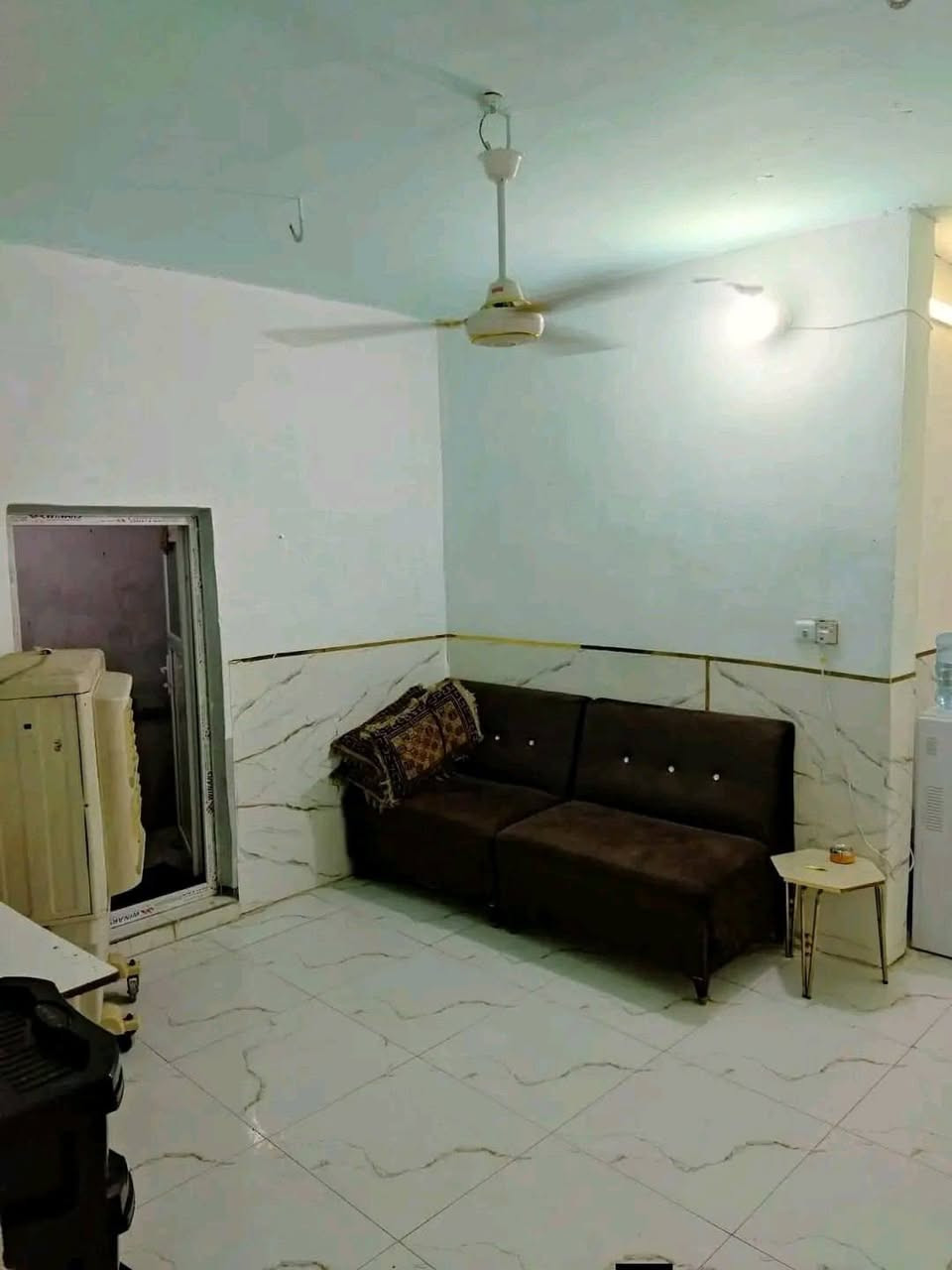 يا الله بيت للبيع 120 متر
 سعر 29💵💲مليون 💵
طابو زراعي سند 25
مرقم 
مشمول ابقرار تطويب 

 2غرفه نوم صاله مطبخ ستقبال صحيات داخل او خارج

بناء بلوك صب مسلح 

خدمات كامله مدرسه اهليه او حكوميه 

 العنوان // نجف الاشرف مقابل قرية الغدير الاولى شارع الصب عمود 276

اتصال ‏ *********** ‏ 
واتساب ***********

