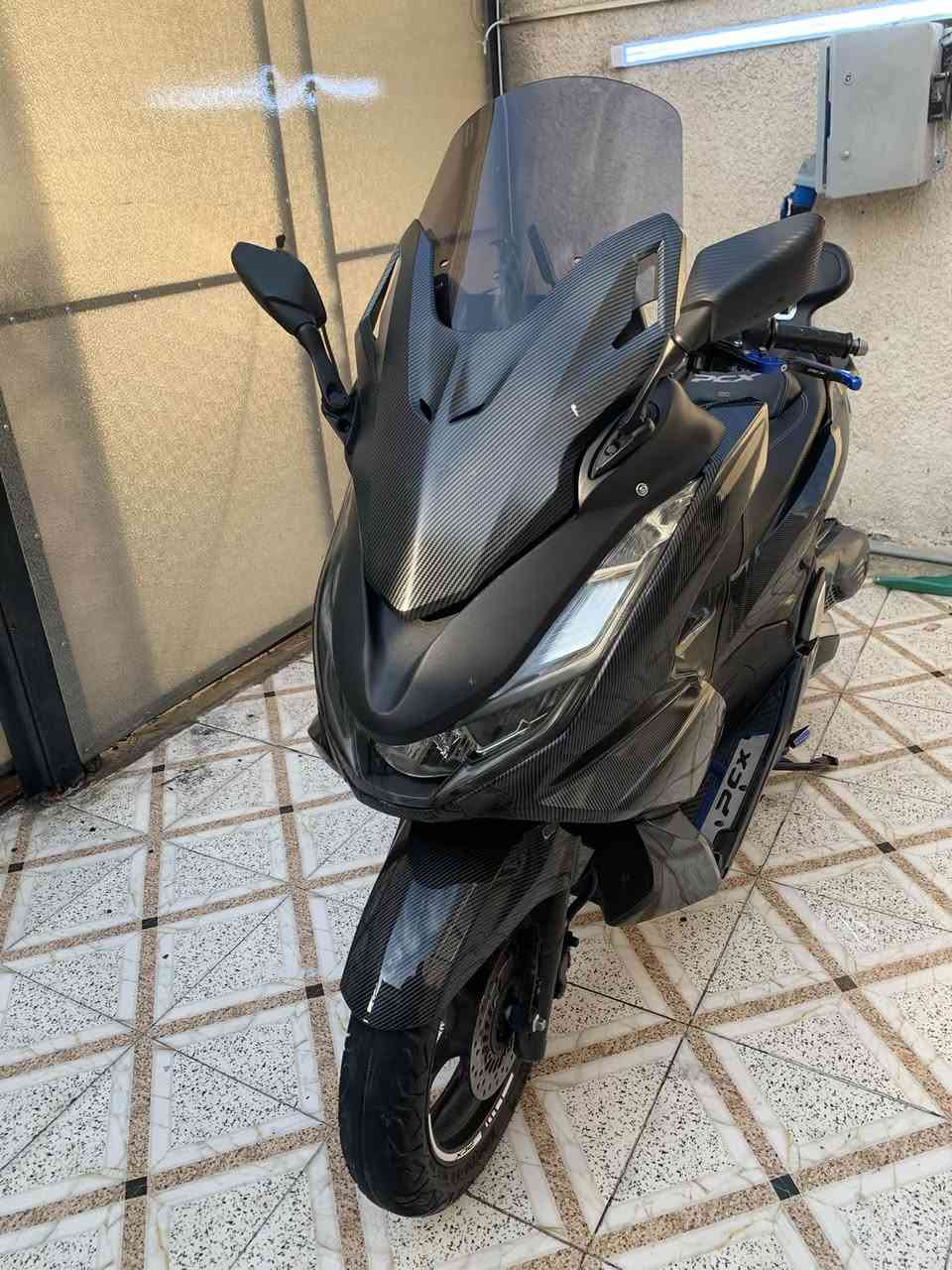 السلام عليكم pcx للبيع جيل الرابع
كفاله عامه الدراجه كاربون بلكامل تغطيس مو تغليف
كشن رياضي كاربون
تجوه 
بجم ومري تيماكس تزويدات بسيطه كفر شوته كاربون 
ماشيه 13 الف 
مكاني بغداد الغزالية ورجاء الموشراء لايتعبني
***********

