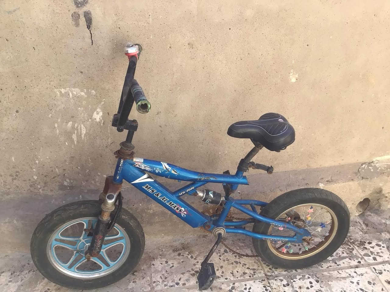 بايسكل bmx للبيع أتواصل خاص ***********  
الامين الثانيه
