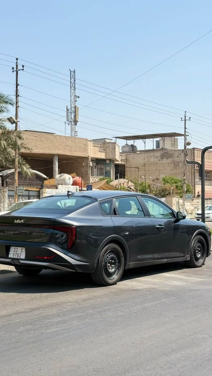 السلام عليكم 

Kia.    K4

رصاصي غامق

2025

محرك 2000 دوش

38 mil

بصمة ، كاربلي 
شاشة كبير متصل 
مثبت سرعة
تحديد مسار 
مانع انزلاق
تشغيل عن بعد
ترحيب اضائة ب يدة 

تبديل باب ورا السايق مال تفصيخ
ودعامية وبيها شوية صبغ السيارة ادز صور الحادث 

رقمها بغداد رباعي شبه
السيارة رزانة وقوة وكلش حلوة ب سياقة
واسعة وتبريد ودوسة سيارة خير من الله لا لغود ولا شواصي كله مكفول محرك كير كلشي سيارة حتى طستها زبد 

بغداد حي اور 
***********
170 وبيها مجال
