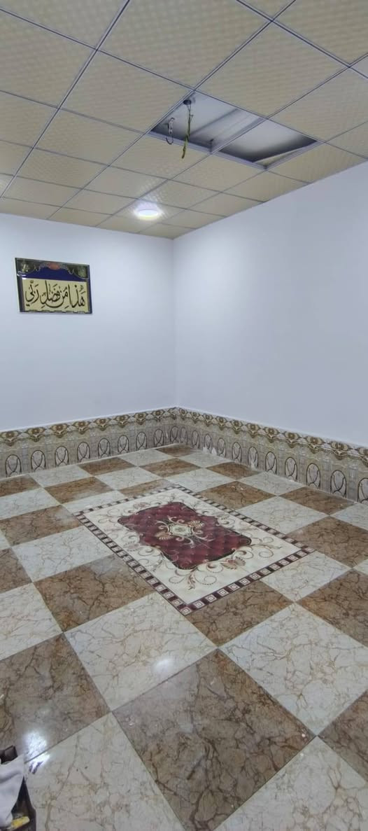 دار للبيع طابو اسهم مساحه 143 بل ثوره قري السوق ركن البيت فارغ جاهز السكن موقع راقي جميع الخدمات ماء كهرباء مجاري غرفتين صاله مطبخ استقبال صحيات مناور طارمه البيت تحفه السعر بلاش 90 وبي مجال والله البيت كلش حلو جاهز السكن كلشي جاهز فقط اغسل البيت ودور غراضك ***********
