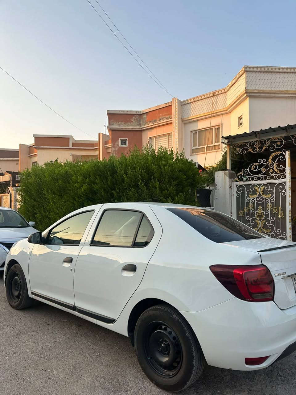رينو سنمبل 2019
بيه قطعه وحده جاملغ طرف السايق بدون دواخل 
كير محرك كله بشرط 
ماشي 165k
للستفسار 
واتساب *********** أربيل, العراق
