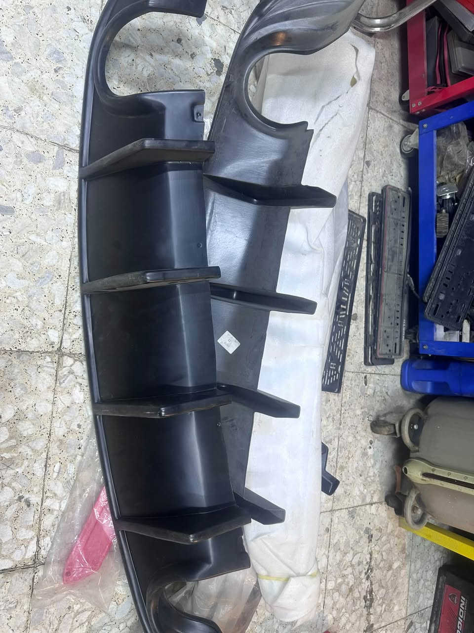 غراض كماليات لبيع شلع 
الحية جوكر عدد ١ السعر ٩ الف 
لحية خلفية زاوية عدد ٢ السعر ١٠ الف 
دفيوزر جارجر عدد ٢ سعر ٣٠ الف 
سبايدر جاوجر اسود  السعر ١٥ الف 
سبايدر جوكر ابيض عالي السعر١٥ الف 
سماعة صافرة مع جهاز ٤٠٠ واط السعر ٥٥ الف
سماعة صافرة حاكية عدد ٤ السعر ٢٧ الف
اطار شاشة مع الفيش منوع كوري وامريكي وياباني عدد ٣٠ السعر ١٥٠ الف 
ام بي فايز عدد ١ السعر ٢٠ الف 
ستان موبايل يكعد ع شاشة سيارات السعر الف كوري وبي واي دي عدد ٩ السعر ٥٤ الف 
قاعدة رقم الماني طويل عدد ١٠ السعر ١٠ الف 
مجموع الكلي 390الف 
مكانهم بغداد الدورة البيع شلع 
***********

نص مكتوب في الصور:
- HYUNDAI 2008 Sonata 2012 Sonata 2015 Sonata Verna 2017 Verna 2019 Verna 2007 I10 I10 IX25 2016 H1 2010 H1 I20