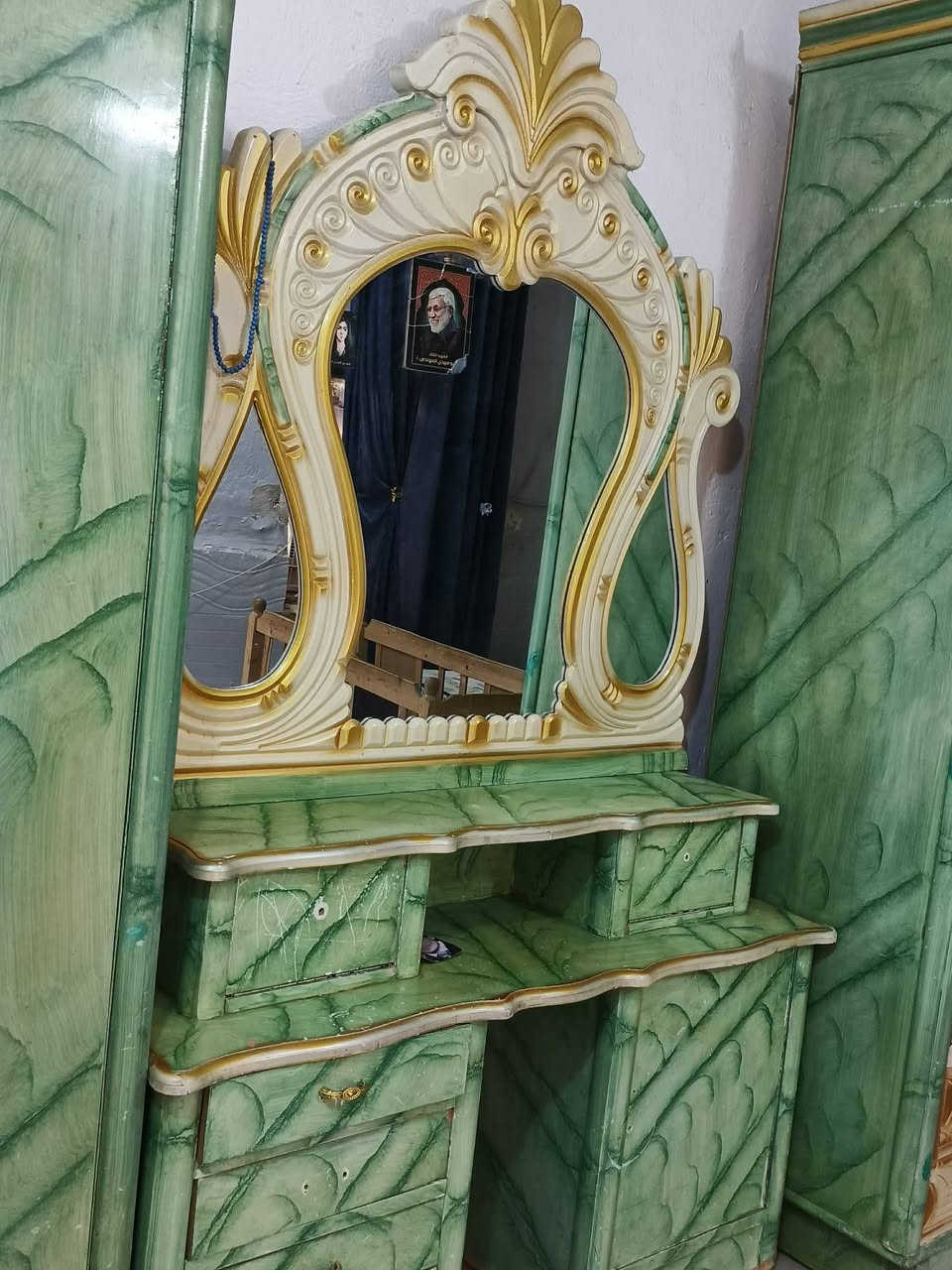 سلام عليكم غرفه نوم عراقي طابقين 
 نضافه 85/100
السعر450وبيها مجال مستعجل على بيعتها 
غير متواجد خاص 
اتصال  ***********
@إشارة

