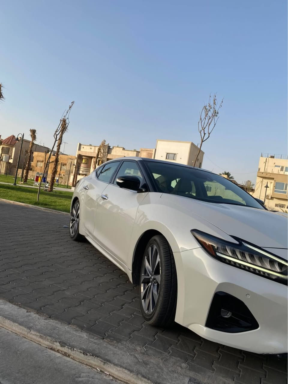 ماكسيما بلاتينيوم 2022 جديده وارد امريكي حادثها سطحي كلش كلش بسيط وخفيف بجمها كبس ع وضع الشركه ماشيه خمسين الف رقم بصره لوحات جدد سنويه 2031 تخبل السياره جاهزه وبدون اي نقص ابد ابد 
البلاتينيوم مواصفاتها معروفه سعر السياره 200ورقه وكامله عليه ب٢٦٧ من السيارات الجديده وانا اول راعي الها من استوردتها لليوم الي تخدمه اخوان يخابرني وترهم مراوس بشي نفس قيمتها او اقل وجزاكم الله خير 
رقمي *********** , ***********
مكان السياره بصره المركز البصرة, العراق
