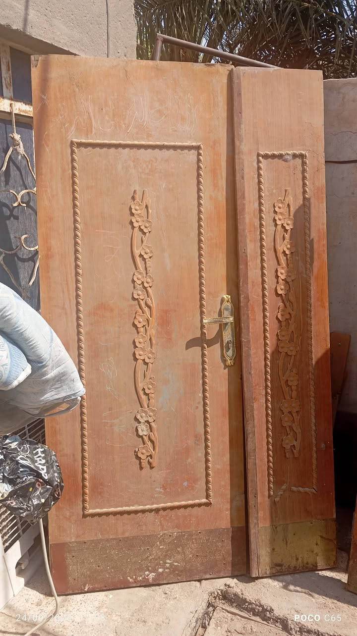 بيبان خشب عدد 2 طلاكه وربع انضاف مابيهن كسر سعر الواحد ب30 وذا ثنيهن ب50 ماطور مال مبرده نضيف نوعيه الكبير 25 عشرط ***********

نص مكتوب في الصور:
- 24/09/2026 11:58 POCO C65
- 24/09/2026 12:00
- POCO C65