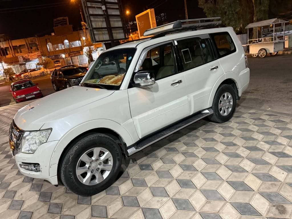با جيرو شركت حتور موديل 2016 بدون صبغ بدون بارد تبريد مركزي.  سنه ويه جديد محرك 3500 كير محرك مامفتوح سلايت. داخل اصفر.  تاير جديد صدر جديد  سيار جديد سعر 130 شويه مجال شرط تحويل وكاله .  *********** كركوك, العراق
