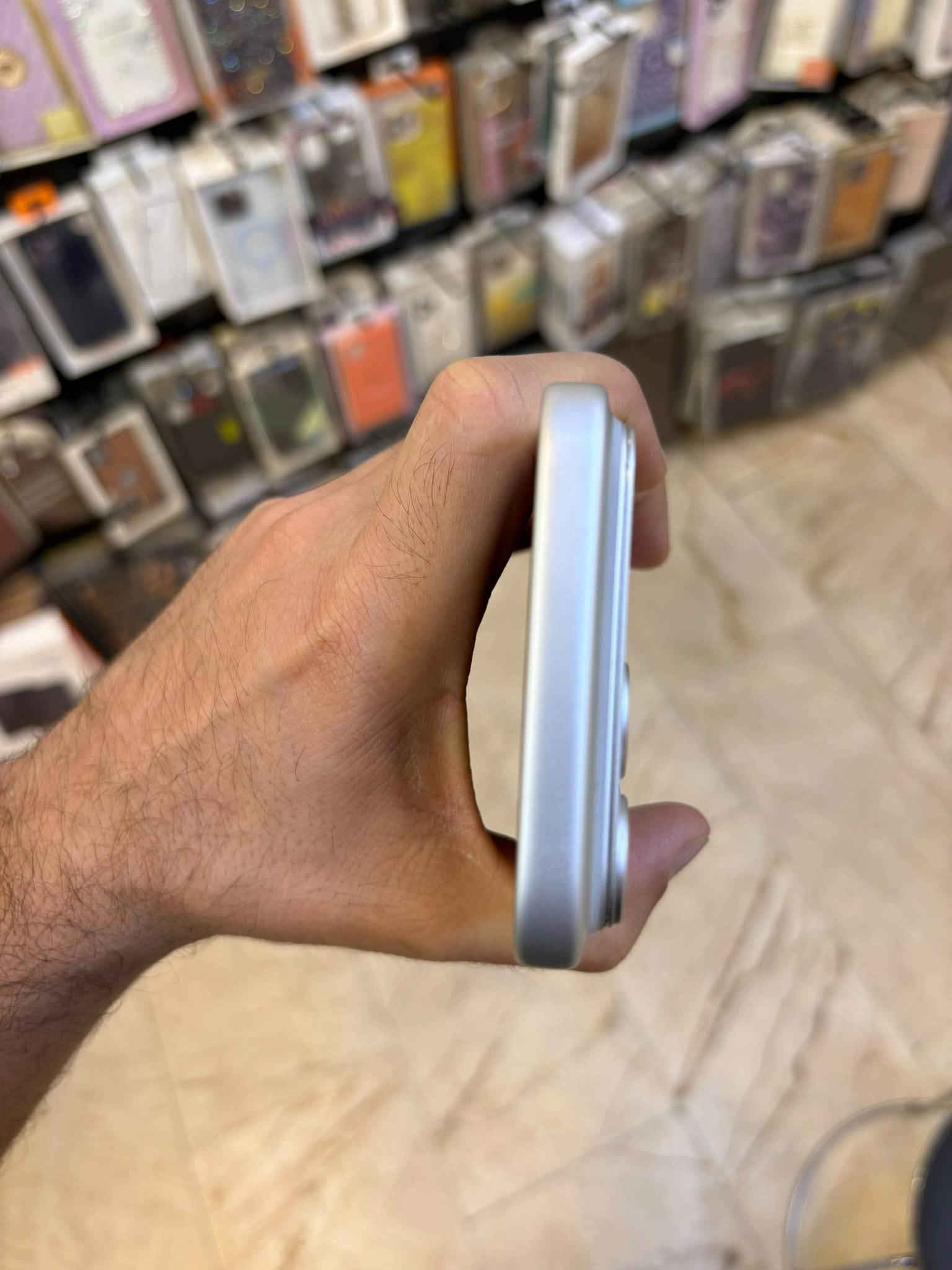 السلام عليكم
Iphone 17 pro max 256GB سيم كارت
بطارية 100 مشحون 65 مرة
نظافة ‎%‎
مكفول من التصليح ومن أي خلل ومن أي ضربات
باكيت وكيبل أصلي
السعر مليون و775 قفل
مكاني بغداد العامرية
***********

نص مكتوب في الصور:
- ٤:٥٠
- حالة البطارية
- عادية
- تعمل بطارية iPhone هذه على النحو المتوقع. حول البطارية والضمان...
- الحد الأقصى للقدرة
- ١٠٠٪
- هذا قياس لقدرة البطارية مقارنة بقدرتها عندما كانت جديدة. قد تتسبب القدرة المنخفضة بتقليل ساعات الاستخدام بين عملية الشحن والأخرى.
- عدد الدورات
- ٦٥
- هذا هو عدد مرات استهلاك iPhone لقدرة البطارية. معرفة المزيد...
- تاريخ التصنيع
- شباط ٢٠٢٦
- أول استخدام
- حزيران ٢٠٢٦