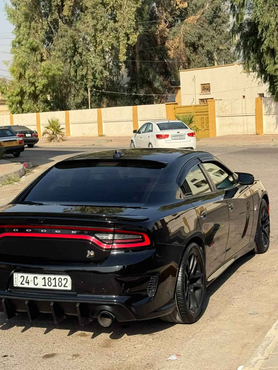 سلام عليكم ***********
السعر178وبيه مجال

جارجر XST للبيع2017رقم دهوك سنويه وهزه جديد تحويل مباشر

السياره كلين بدون حادث شرط بيه بس البونيد  محدث فقط السياره محدثه بلكامل سكات 

مكينه وكير واكسن شرط حداديه امامي وخلفي وطخم تاير شرط 

منضومه تبريد جديده  زرع عدسات السياره جاهزه من الرقم للرقم 

بيع فقط مكان السياره قضاء الشرقاط
