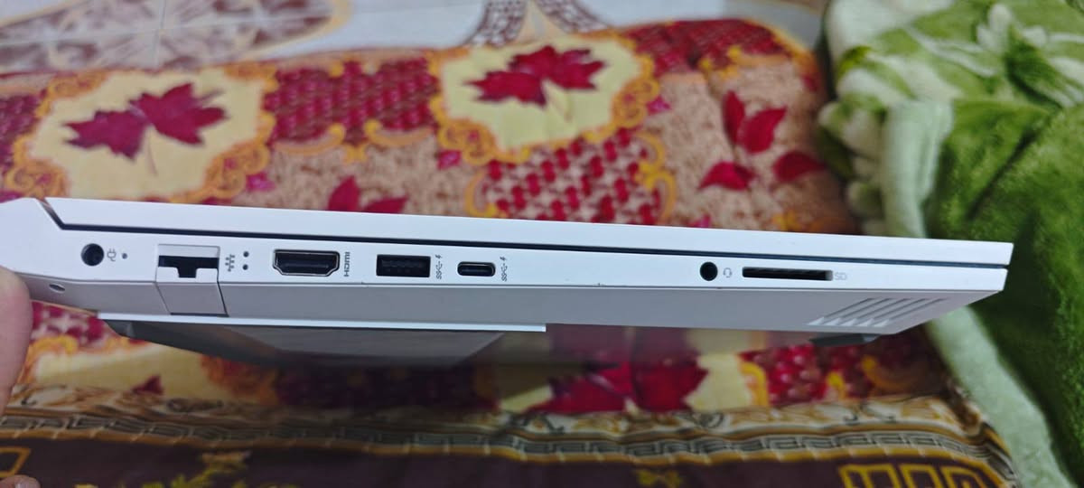 السلام عليكم
لابتوب HP VICTUS 16 لون ابيض نضيف 100%
شاشة ips معدل التحديث 144 هرتز حجمها 16.1
معالج i5 12500H رامات بحجم 8GB قابل للتطوير  بسرعة 4800MT/z DDR5 
الذاكرة 500 SSD M.2
كرتين شاشة الأول gtx 1650 4GB والثاني UHD GRAPHICS 128MB
بيها لعبتين 
ريزدنت ايفل ريكويم و gta 4 معدلة وجاهزة حتى تقرء كامل قوة كرت الشاشة 
البطارية ممتازة جداً 
مع شاحن بقوة 150 واط وجنطة و قاعدة تبريد وماوس واير
سعرها 750 عنوان بابل القاسم ***********
