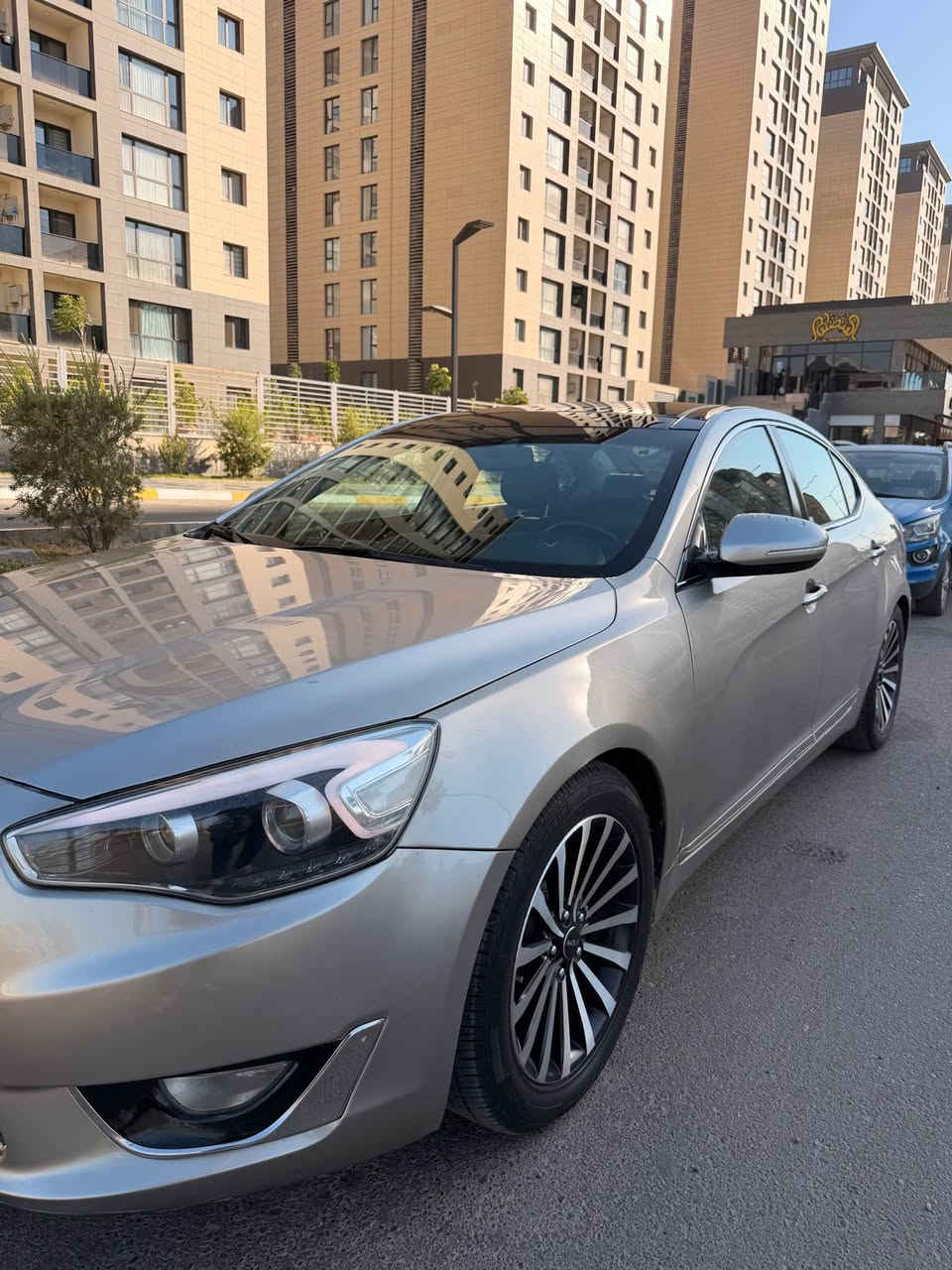 🔥 للبيع او المراوس حسب القناعه كيا كادنزا 2014  وارد أمريكي 🇺🇸

🚘 KIA CADENZA 2014 – 3.3 GDI V6
وارد أمريكي | جاملغ وبنيد | مواصفات كاملة

✨ الأوبشنات:
* محرك 3.3 GDI V6
* قير أوتوماتيك 6 سرعات
* تشغيل بصمة / دخول ذكي
* تشغيل عن بُعد
* فتحة سقف بانوراما
* جلد
* تسخين وتبريد كراسي
* كراسي كهرباء
* ذاكرة كرسي السائق
* دركسون كهربائي/مالتي
* تحكم صوتي
* شاشة أصلية
* كاميرا خلفية
* حساسات أمامية وخلفية
* رادار
* مثبت سرعة
* تحذير النقطة العمياء
* تحذير الخروج عن المسار
* ستائر خلفية
* تكييف أوتوماتيك
* تحكم تكييف خلفي
* نظام صوت Infinity
* إضاءة LED
* مرايات كهرباء وطي
* ABS + Airbags
* Traction Control
🔥 السيارة جاهزة ومابيها اي نقص 
📍 الموقع: بغداد حي الجهاد 
💰 السعر: [128ورقة]
📞 للاتصال: [***********
*********** بغداد, العراق
