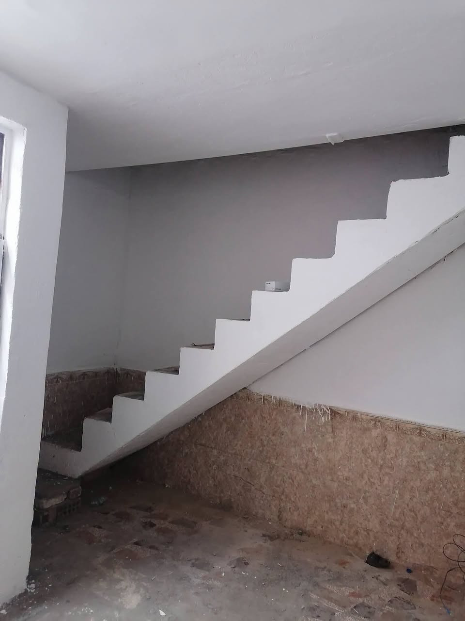 دار سكن طابو صرف
المساحة ١٠٥ متر
مربع واجه ٩ متر 
البناء طابوق عكادة
استقبال
مطبخ
غرف نوم
صاله
صحيات
السعر ٥٥ مليون
الموقع الديوانية حي العسكري الثاني خلف المستوصف شارع الصب شارع الخباطات
للاستفسار أكثر مراجعة مكتبنا التوكل للعقار الكائن في حي العسكري شارع ٣٠ او الاتصال والمراسلة على الواتساب على الرقم ***********
