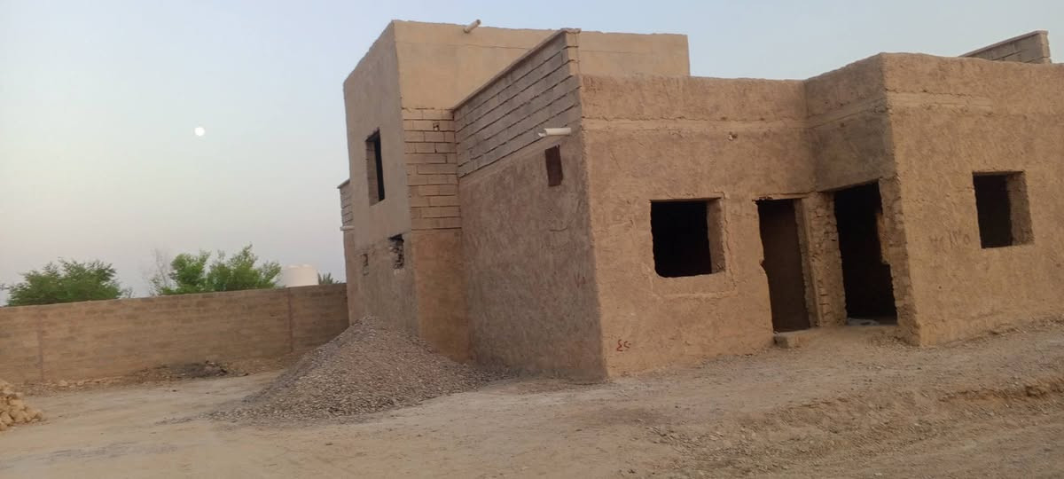 ‏دار في حي البكر الغربي للبيع قرب مشروع ماء حي البكر الغربي
‏المساحة ٢٠٠ بناء و٢٠٠ قطعة. 
‏متكون من غرفتين ٥*٤ 
‏صالة ٥*٣.٥ 
‏مطبخ ٥*٤
‏ديوانية ٦.٥*٤
‏السعر ٣٠ مليون ( قابل للتفاوض )
‏للتواصل على الرقم *********** أو على الخاص..
‏
