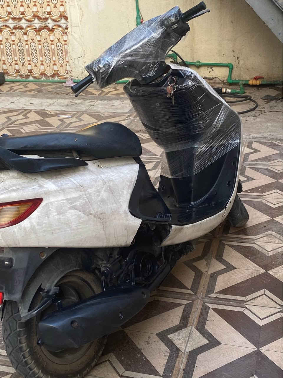 دراجة فراشة للبيع مكينة تخبل شلعة ومشي خير من الله لا كايمة ولا تنقص ومكفولة مفتوحة مرة وحده  الدراجه شغالة دكه هند  انطيك بيها تراي وين ما تريد كهربايت شغاله لايت اصطاب  قفال استيرن وسرج نقص فقط باتري والبريك الوره تضبه سعر300 قفل بصره قبلة *********** البصرة, العراق
