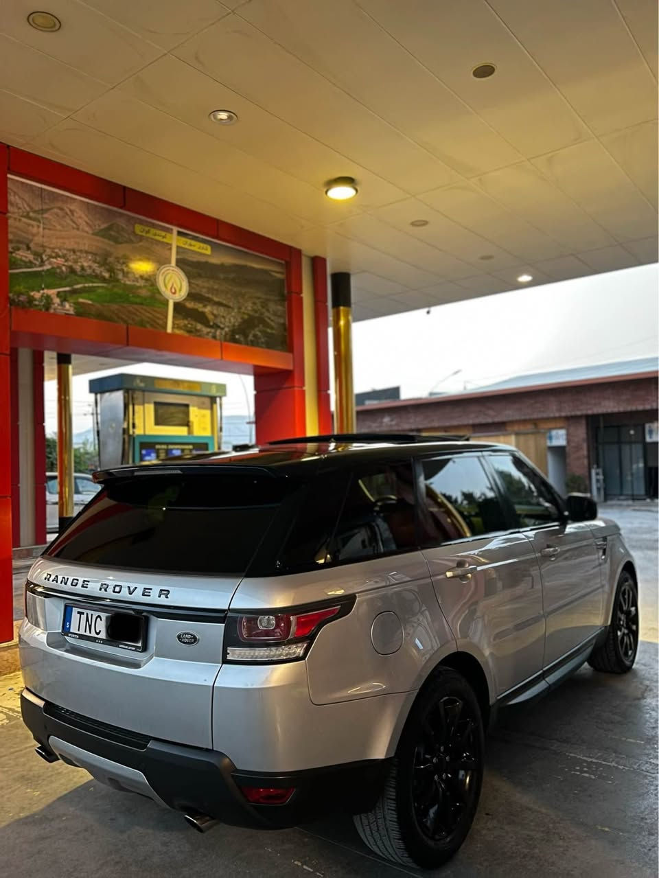 Land Rover  sport 2014
سیارەکە دوبەی ساخە 
فول فول ماسەفات پانۆراما و گوشن جلد ناو رەش بیلادی 
گوشن سارد و گەرم 
کلین تایتل بی سبوخ دەعامی لۆ دەعامی سبوخی نیە
مەکینە عادی مەرخوبە 
گیر و مەکینەو کەرەبایەت هەمووی بەشەرت 
یەک دینار مەسرەفی تێدا نیە 
بۆ نرخ نەمە بنیرە یان تەلەفۆن بکە 
***********
***********.   Whatapp أربيل, العراق
