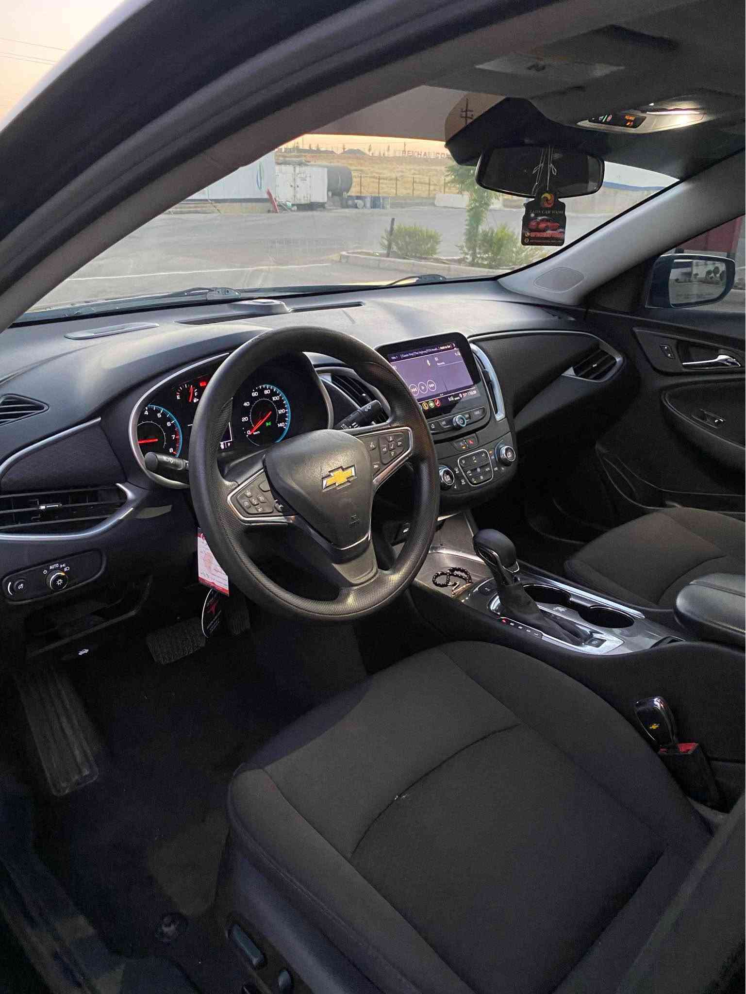 Chevrolet Malibu 2024 LT 🖤🔥

فول فول مواصفات 
الموديل: 2024
الفئة: LT
المحرك: 1.5 لتر تيربو، 4 سلندر
القوة: 163 حصان
الشاشة: لمس 8 إنچ
فتحة بانوراما
كاميرا خلفية
حساسات ركن خلفية
تشغيل بصمة + تشغيل زر
تشغيل عن بُعد
مثبت سرعة
تكييف أوتوماتيك
مقاعد أمامية مدفأة
مرايا كهربائية قابلة للطي والتعديل ومدفأة
إضاءة نهارية LED
نظام المحافظة على المسار
تحذير الاصطدام الأمامي
فرملة طوارئ أوتوماتيكية
تحذير المشاة أمام السيارة
مثبت مسافة الأمان
إضاءة عالية أوتوماتيكية
نظام مراقبة ضغط الإطارات
نظام ثبات إلكتروني

سيارة ب سعر بلاش بلاشش فول مواصفات 
فتحة بانوراما 
سيارة ماشية ٥٦ ميل تقريباً 
لون أسود القطران 
ضررها جاملوغ و ربع بونيد صبغ بدون نقطة دواخل 
سعرها 118$ ورقـــة و مجال خفيف 🔥
للأستفسار اتصل على هذا الرقم 
كورك-واتساب 
*********** سميل, دهوك

