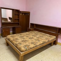 جرباية نفرين • ميز تواليت • بيها مجال