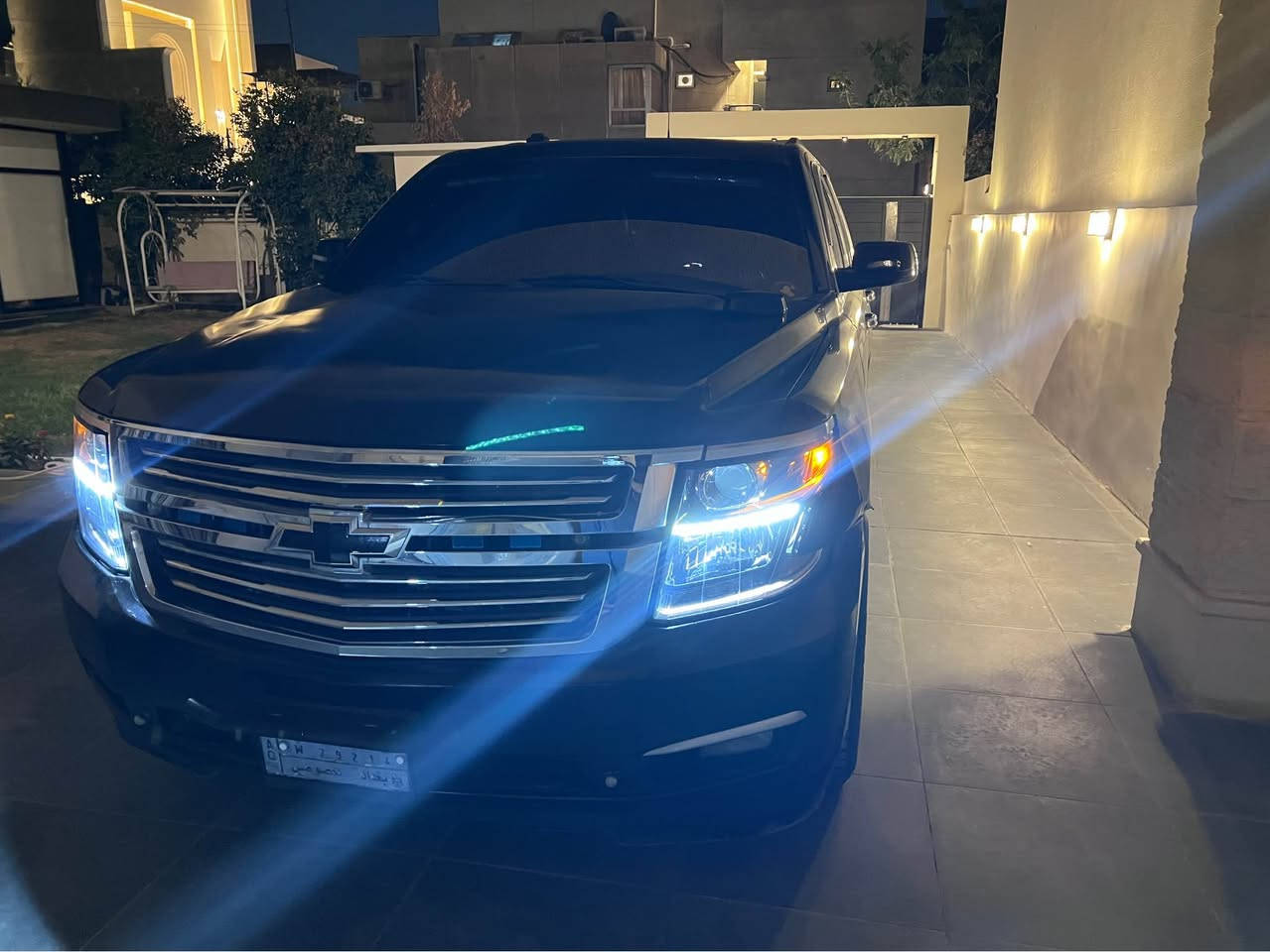 تاهو • اسود • ١٨٠ الف