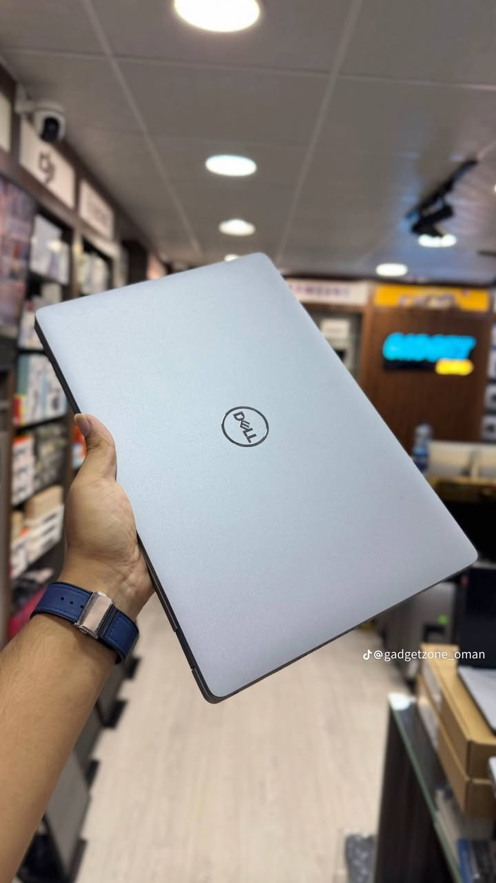 لابتوب سلم خفيف حديث معالج قوي وجيل عالي DELL 5510 ci5 جيل عاشر   نظافة عاليه جدا اخو الجديد وعل الفحص وين متريد 
. 
 السعر ثابت 325 الف مع التوصيل والحقيبة والشاحن الأصلي  
……………………

 المعالج Core i5-10th جيل عاشر 
 ذاكرة الوصول العشوائي (الرام) 8GB 
 التخزين( الهارد) SSD 256GB 
 مقاس شاشة 15.6 انج دقة عالية 
 منفذ HDMI & TYPE C 
 كيبورد  عربي انكليزي
الرام والهارد قابل للتطوير 
…………………………………
*********** الريادة للحاسبات
