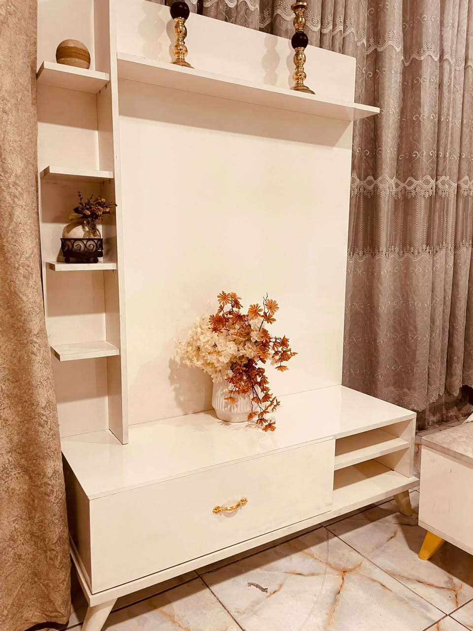 غرفه تركيه من مزاج اناره ومخزن بالسرير كنتوره 3 متر الاربع 9 قطع نظيفه كولش تصلح للعرسان ب950 وبيه مجال
*********** فقط واتساب
