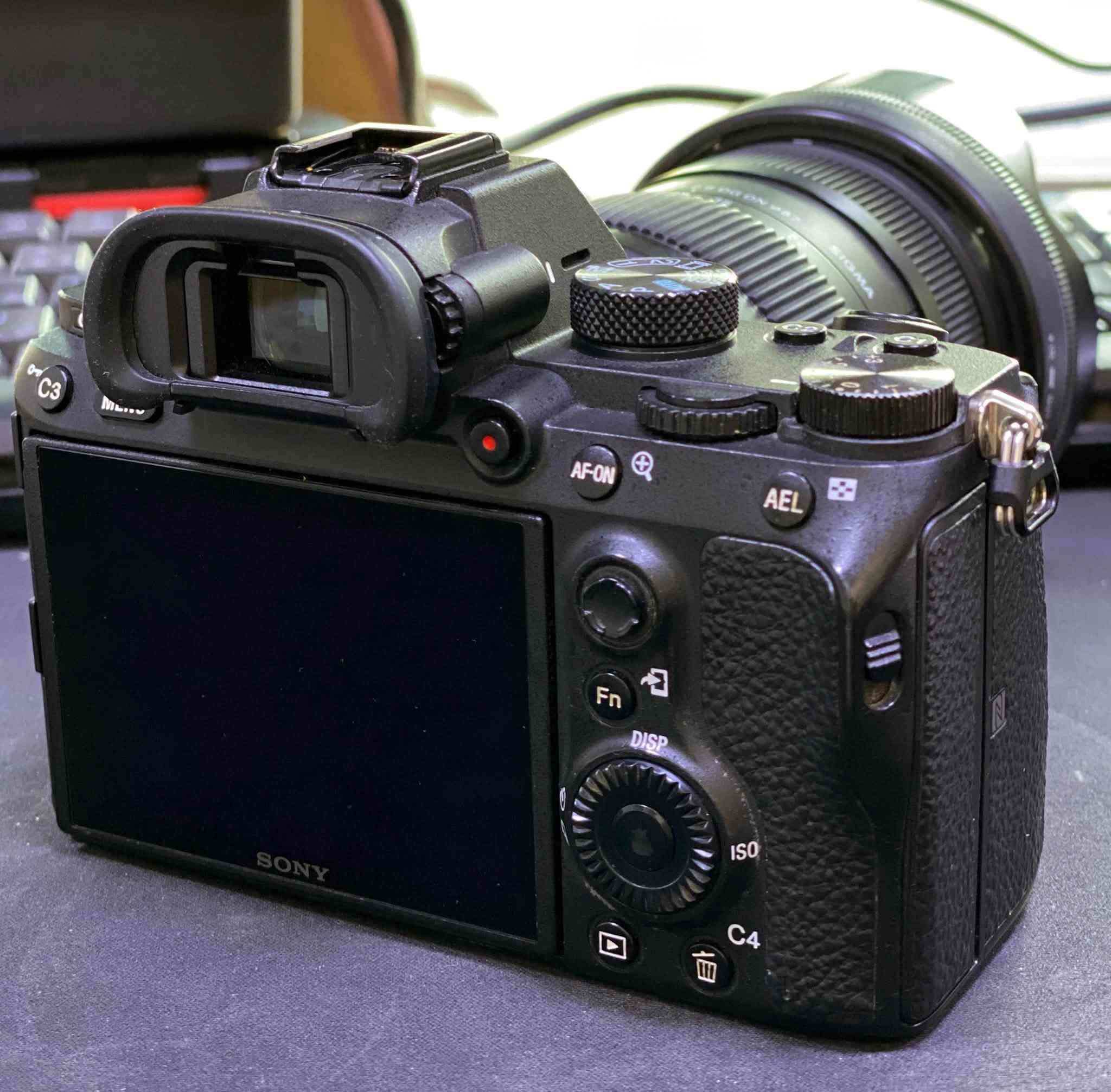 مليون و 600 قفل
ما مفتوحات نظيفات
عدسه 28-70 سكما
بغداد اعظمية
***********

نص مكتوب في الصور:
- CAMERA SHUTTER COUNT Find out how many shots your Digital SLR has taken RESULTS Shutter count 58976 SONY ILCE-7M3 Current value on eBay As an eBay Partner, this site may be compensated if you make a purchase using the above link X Post If you found this useful and love cameras, check out our new desktop app! CHECK ANOTHER CAMERA Digital Photo Gallery
