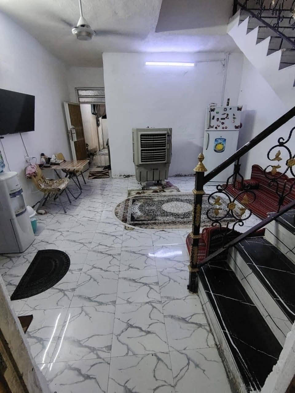 دار للبيع طابو زراعي سند ٢٥ المساحه ٩٠ متر واجهيه ٥ النزال ١٨ طابق ونص الاول صب مسلح الطابق الثاني سكف سندويش مكون من غرفتين الطابق الأول غرفه نوم وصاله واستقبال  ومطبخ وحمام داخلي وترك بصف الغرفه
الطابق الثاني غرفه نوم وبلكونه وحولي الدرج وسطح خلفي موقع الدار الكرغوليه مقابيل أسواق اسطنبول السايد الواحد بيت نضيف وكامل خدمات ماء كهرباء تبليط وقريب الشارع العام السعر ٥١ بي مجال استفسار ***********
دار للبيع طابو زراعي سند ٢٥ المساحه ٩٠ متر واجهيه ٥ النزال ١٨ طابق ونص الاول صب مسلح الطابق الثاني سكف سندويش مكون من غرفتين الطابق الأول غرفه نوم وصاله واستقبال  ومطبخ وحمام داخلي وترك بصف الغرفه
