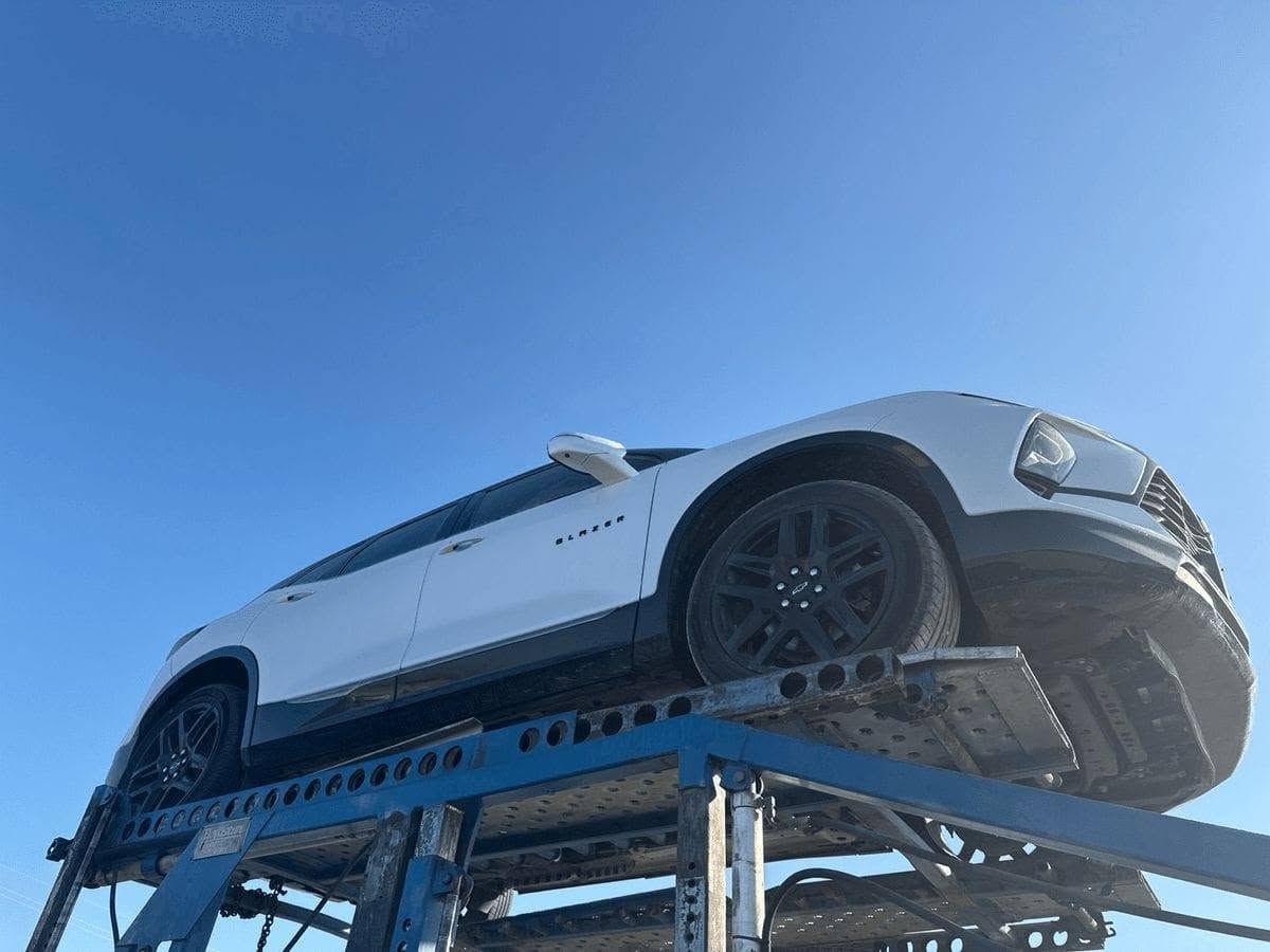 ببلايزر 24RSشهداء كربلاء ياسمنا اخويه الشهيد بعد سنه ونص تتحول فول مواصفات توكولر 6سلندر تبديل باب خلف السايق لون حبري ونصبغ  ماشيه 20الف ميل السعر 245ورقه للاتصال *********** المكان كربلاء
