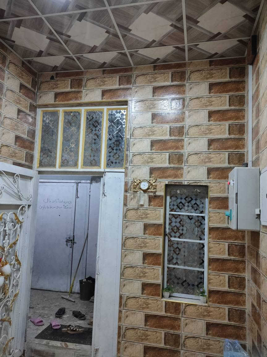 بيت للبيع في الاصمعي الجديد ركن مقابيل مدرسة العدنانية يعني ماكو جوارين مقابيل البيت شارع عريض المساحة 90م وبي فضلة 30 م يعني يصير 120 م بي غرفتين واستقبال وصحيات السعر المطلوب145 بي مجال للتواصل الاتصال على *********** بي وتساب البصرة, العراق
