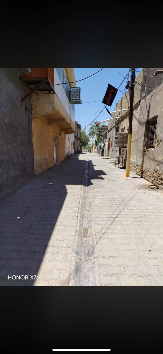 السلام عليكم منزل للبيع بمساحة ١٨٨ مترا الخريطه مربعه طابو صرف العنوان حي  الجمعيه قرب حسينيه اليوسفيه القصر  الاوسط للاستفسار ***********/***********

