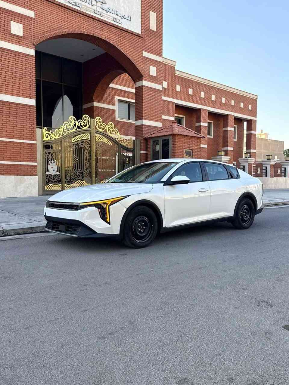 السلام عليكم KIA K4 2025 LX وارد امريكي
بصمة  / هندبريك دكمة  / لايت LED  / مكينة 2000 دوش / شاشة كبيرة متصلة ديجتال   / اوتو هولد / LED امامي وخلفي / قيادة ذاتية / كامرة دوارة / رادار تعديل مسار / اوتو بريك / مود درايف / تحكم ستيرن / كروس سرعة /مانع انزلاق / بلوتوث / اواكس / USB / ماشية 4000mi 
حادثه موضح بلصور مبدل بنيد ومصبوغ فقط السيارة شرط السونار بدون دواخل بدون شاصي بدون لغد ايرباك استيرن 
مكان السيارة بغداد البلديات 
للتواصل *********** 
ملاحضة السيارة بدون رقم دخول جديد
