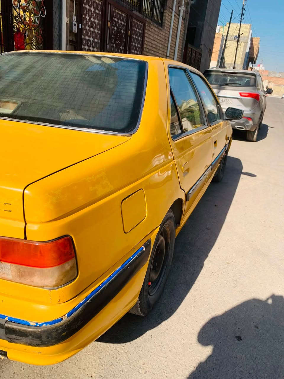 بيجو بارص إيراني موديل ٢٠١٣
مصفرة هيئة وغرامات وباسمي السيارة 

رقم دولي  هزة قبل بعد شهر وتسقط 

كير كدامكم سليم 

مكينة بيها صوت براص

تبريد شغال هستوني مسوي 

حدادية يرادلها تبديل 

اربع سماعات شغاله

التايرات يرادلهن تبديل 

كهربائيات شغاله كولهن

مداور ثاني يوم وملاحظة ابيع كومة 

حديد ابيع كومه حديد ٢٠ ورقة وبيها مجال

مكان السيارة نجف وغير متواجد على الفيس 

رقم التلفون ***********
