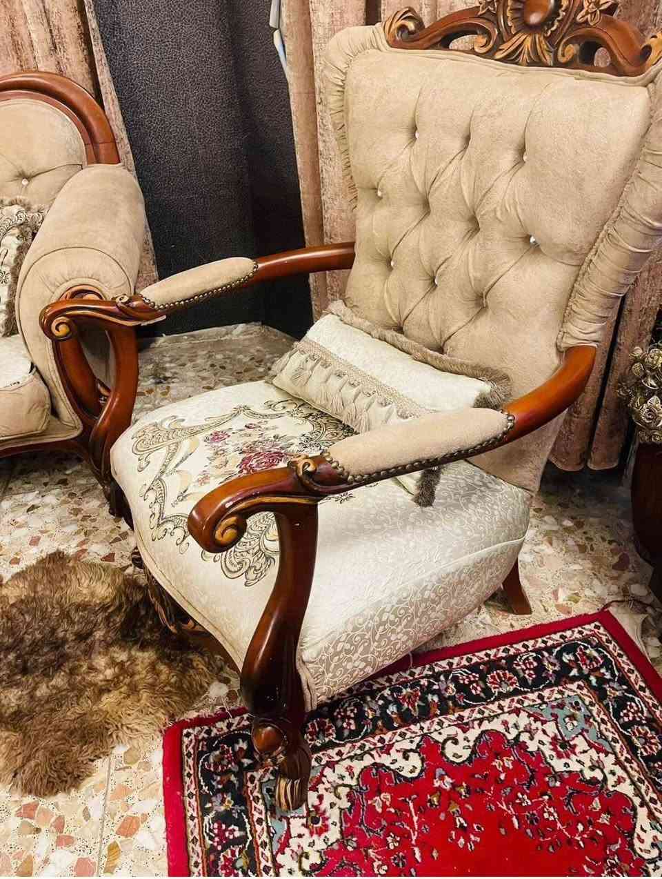 تخم رئاسي مستعمل للبيع 10 مقاعد للتواصل فقط واتساب ***********
