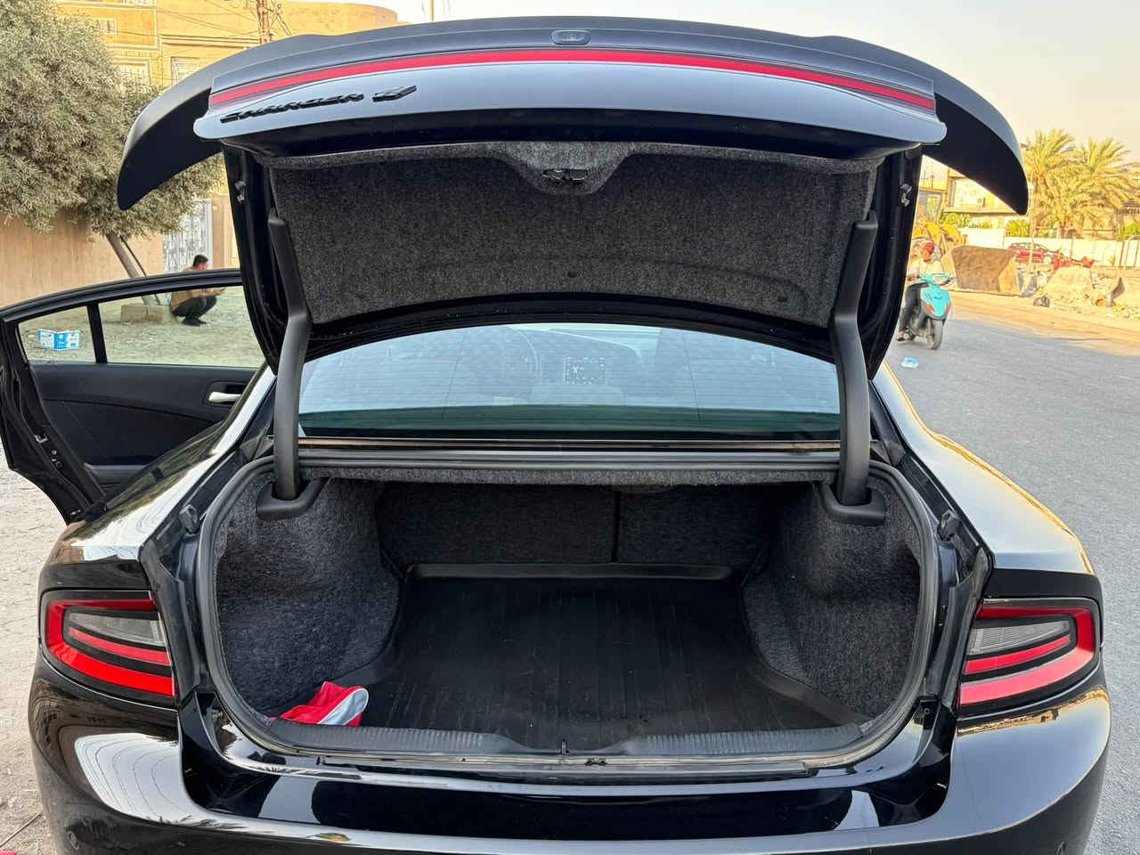 جارجر2023 sxt اخر اصدار محرك 3600 ماشية 12000ميل حادث بسيط رقمها بغداد سعرها 25000$بيها مجال بسيط مكاني زيونه ***********

