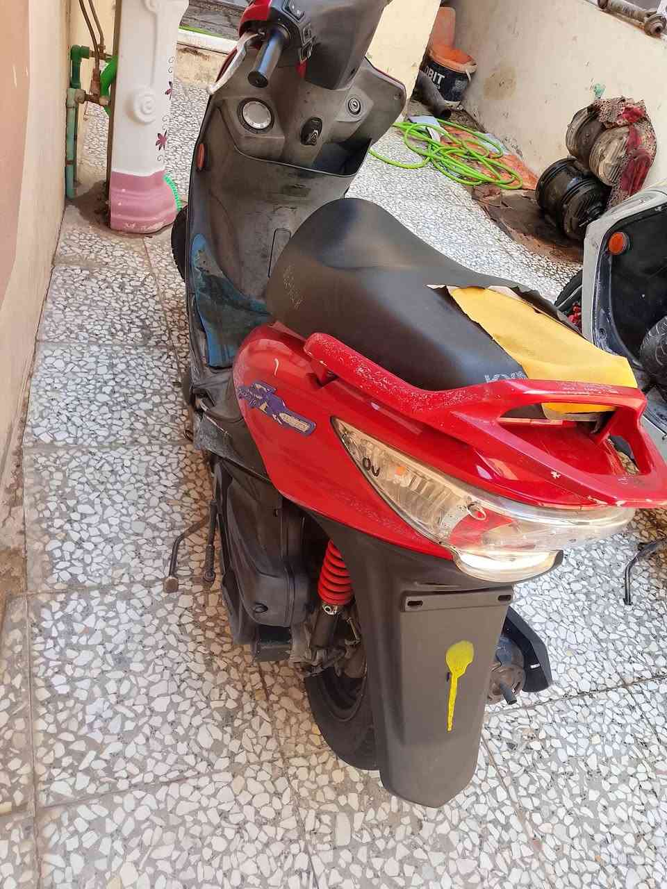 سلام عليكم شباب للبيع كامكو جي فور الدراجه جديده كلش كفاله من كلشي برغي ما عايزه مال حاويه مرتبه تفاصيل بعد اكثر اتصل رقم ***********مكان نجف كوفه سعر 650وبيه مجال
