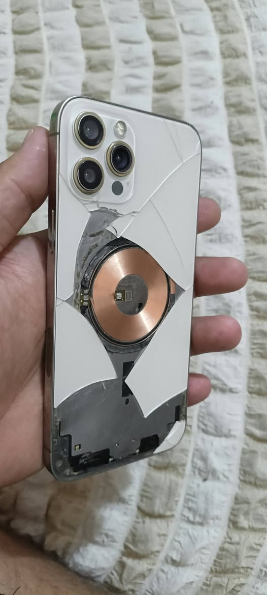 ايفون 12 برو ماكس جهاز مبدل شاشه نوعيه تخبل بطاريه معلايه كمره لخلفيه فقط زوم واحد يشتغل باقي كله شغال ذكره 256 جهاز مراوس مراوس مكاني بغداد جسر دياله ***********
