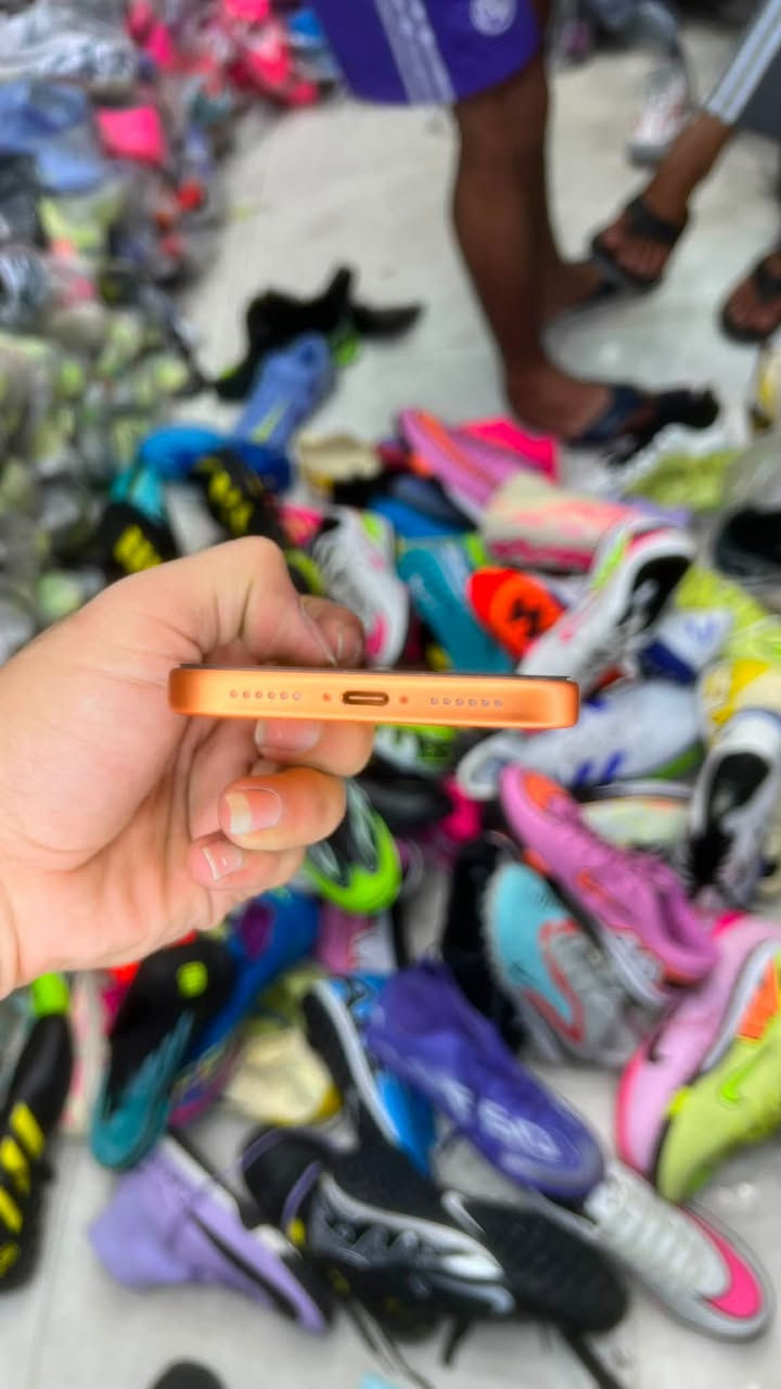 سلام عليكم
ايفون 📱: 17 برو ماكس لون 🍊 
جهاز مكفول من شخط 
دوره شحن :35 
ضمان ماستر 
جاهز كامل ملحقاته 
عنوان :بغداد مدينه صدر 
رقم:***********
فقط وتساب
سعر:1800 وبي مجال
