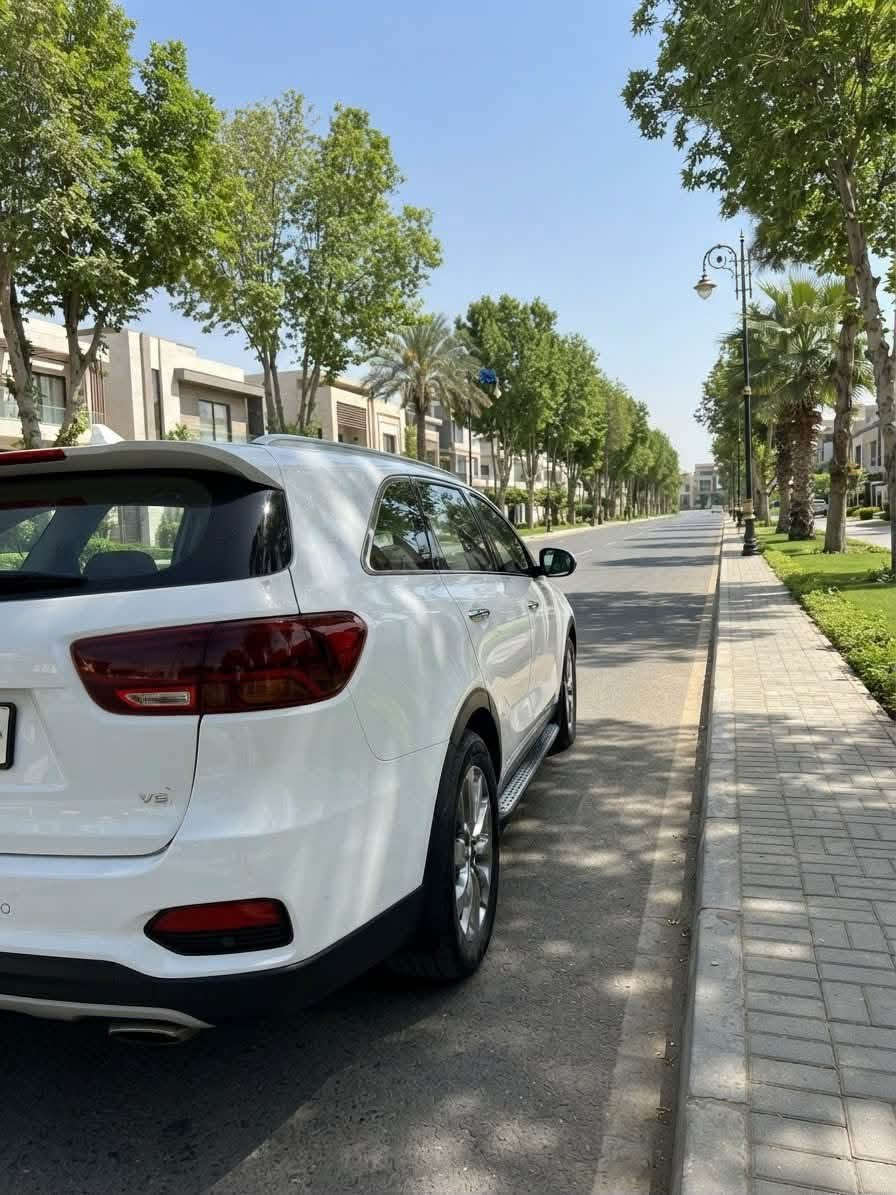 السلام عليكم
سورنتو 2020 خليجي  
فول الفول مواصفات 1/1
 رقم بغداد انكليزي الجديد
سنوية السيارة 2031
 ماشية 138 الف كيلو 

مواصفات السياره
سقف بانوراما
فور ويل
5 كاميرات 360 درجة
سايد بريك كهرباء
دوسات بلادية
اوتو هولد
كشنات الامامية تدفئة وتبريد
والخلفية تدفئة
اشارات في المرآة
مرآة شفط 
صندوق كهربائي 
كشنات كهربائي
كشنات جلد بيجي واسود
كشافات ضباب 
محرك 6 سلندر 3500
٧ راكب
فول تحكمات ستيرن
مثبت سرعة
حساسات أمامية و خلفية 
تبريد ثلاث قطع مركزي
٤ انظمة قيادة
تخم تاير جديد 
باتري جديد
مكان السيارة : بغداد الدورة

***********
