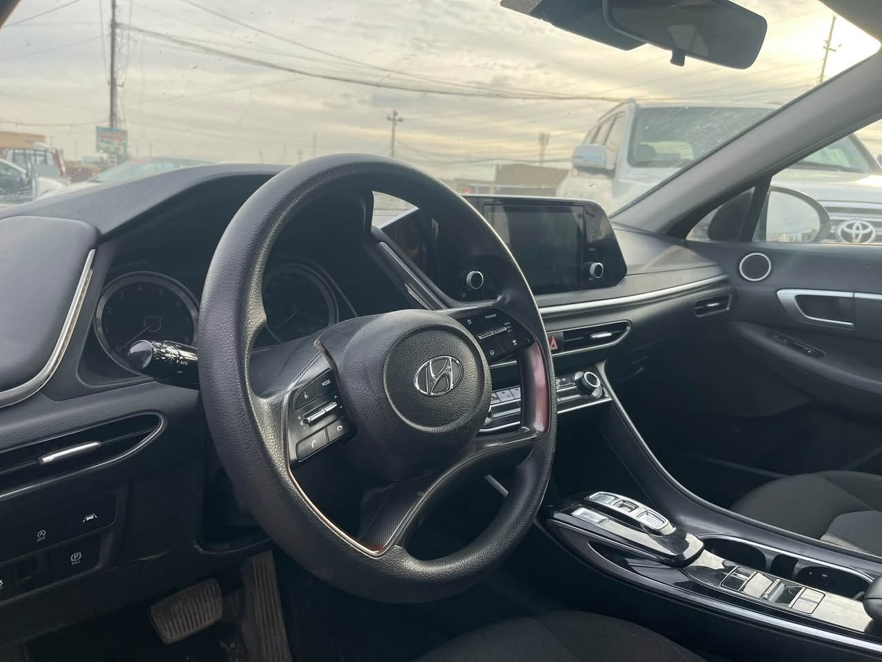 🔥 سوناتا 2021  🔥
للبيع  هيونداي سوناتا 2021 بمحرك **2.5  ** سيارة مرتبة ونظيفة فول مواصفات.

    (145$)

🔹 المواصفات:
• محرك GDI 2500
• قير أوتوماتيك بيانو 8 سرعات
• فئة SE
 • رادارات  
•رادار مانع تصادم امامي خلفي
• كاميرا خلفية
• أنظمة أمان ومساعدة بالسياقة
• شاشة وسطية
• Apple CarPlay و Android Auto
• تحكم ستيرن
• مثبت سرعة.  
• قياده ذاتيه تنبيه خروج عن المسار 

🔧 حالة السيارة:
• بيها جاملغات امامي بدون 
• بدون دواخل، والدواخل شرط
• الشاصي تكم دوسات مكفول

محرك كير كهربائياته كله شرط سياره ماشيه 190الف كيلو سياره رقم اربيل الدولي  

مكاني شرقاط /اربيل 
هـ ***********
