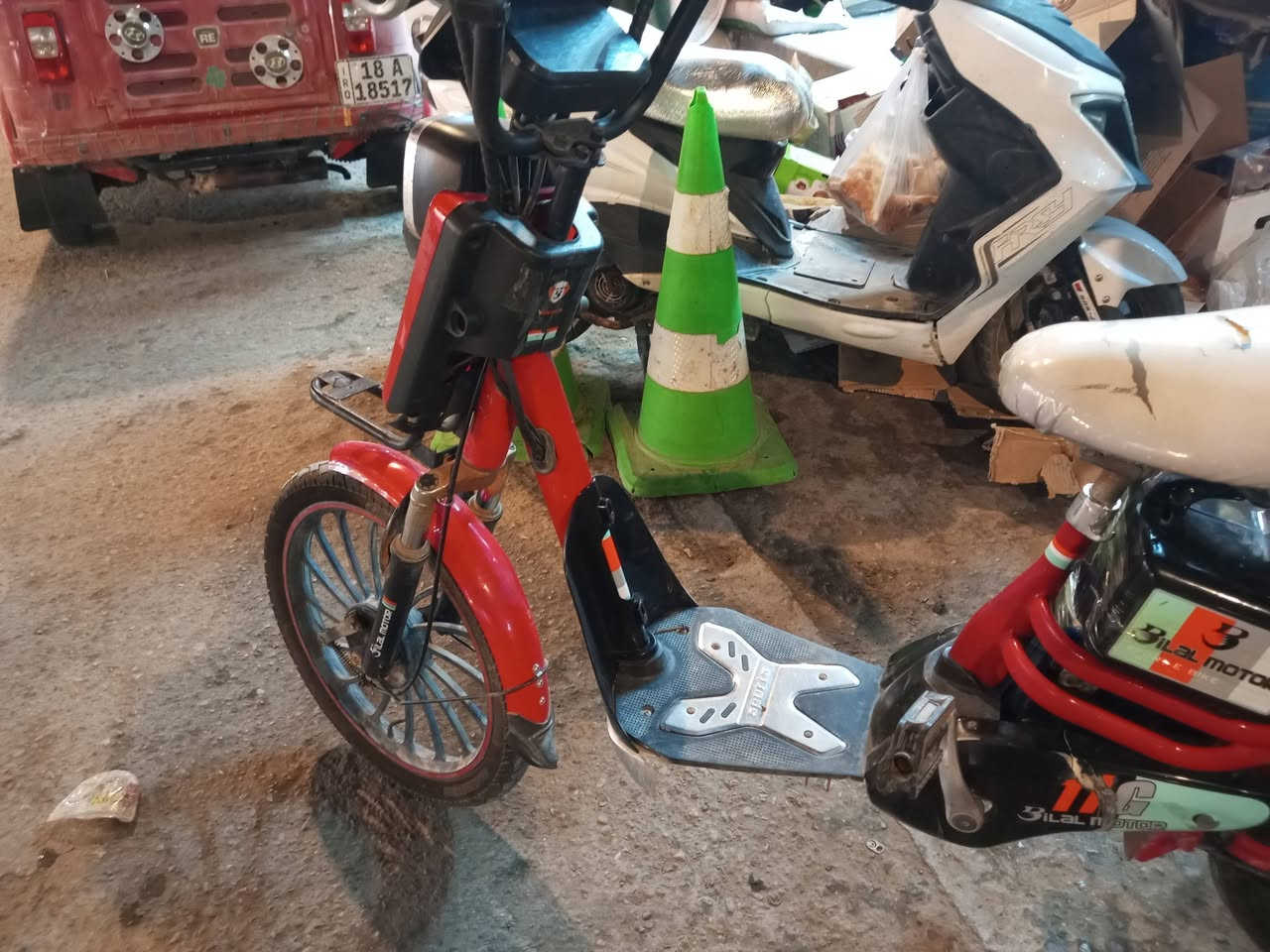 السلام عليكم.باسكل شحن لبيع الباسكل نضيف خير من الله وبطارياته ماصار هواي من امبدلهن  بعد جدد ماناقصه شي شغل وطلع بس بي الزنجيل فالت مالته وهاهيه. سعره ب 250 وبي مجال مكاني المسيب. ***********
