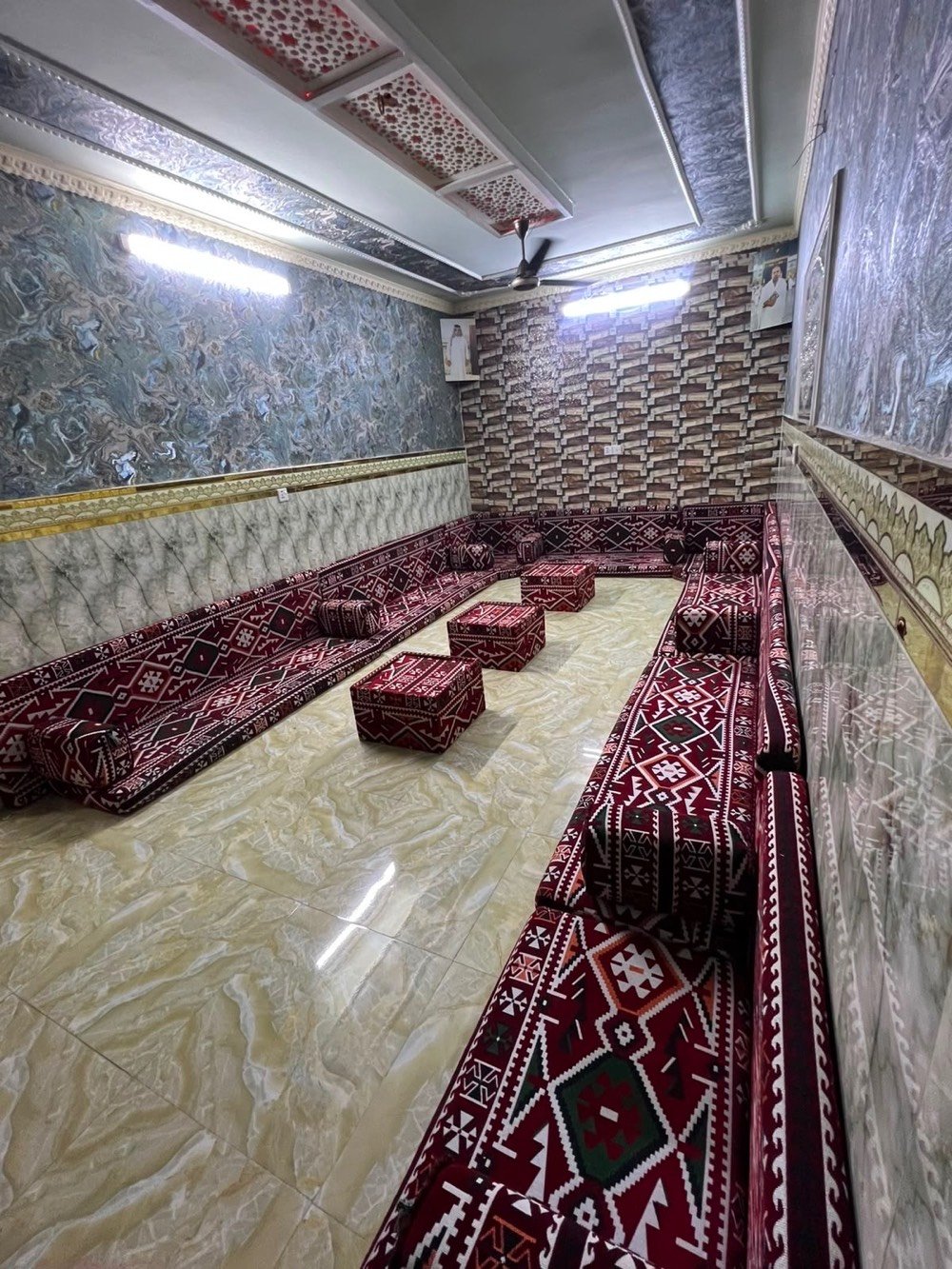 السلام عليكم 
عندي ديوان للبيع  الطول 6ونص العرض 3وربع 
السعر 300وبي مجال 
الاستفسار *********** 
لو علئ حساب الانستاء
@_84e8
عيني الديوان هذا وين موقعه بالضبط؟ يعني بأي منطقة/محافظة حتى المشتري يعرف إذا يگدر يجي يشوفه أو يستلمه.: 
بغداد. مدينه الصدر 
الديوان جديد لو مستخدم؟ وإذا مستخدم، بيه أي عيوب أو تمزق أو بهتان بالألوان؟: 
مستخدم 
التسليم شلون يكون: أكو توصيل لو الاستلام من نفس المكان؟ وبيك مجال على السعر لو لا؟: 
الاستلام من نفس المكان 