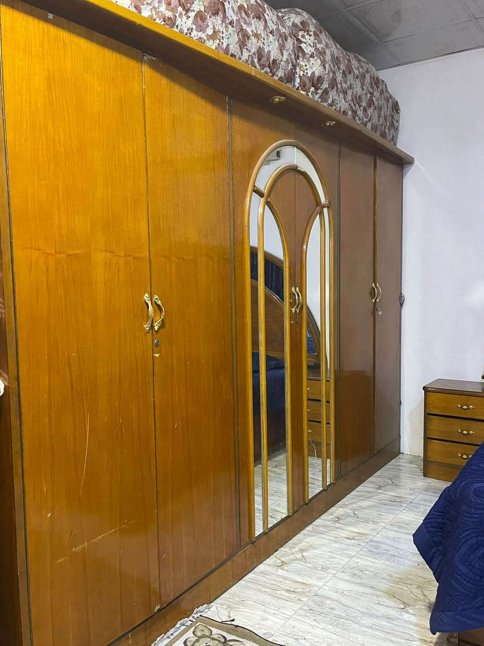 غرفه اخشاب صاج عراقي 6 ابواب ضهر الكنتور جرجوبه بس ميز التواليت المرايه مالته مكسوره العنوان بغداد البلديات 9 نيسان خلف ملعب المدينه الدولي السعر450وبيه مجال رقم ***********
