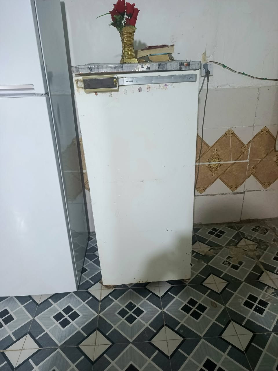 سلام عليكم مبرده قديم كله فافون مو حديد بعده بكريزه جديده سعره قفل 100 وثلاجه حجم وسط تبريد ثلج سعره 75 لستفسار ***********اتصل او واتساب
