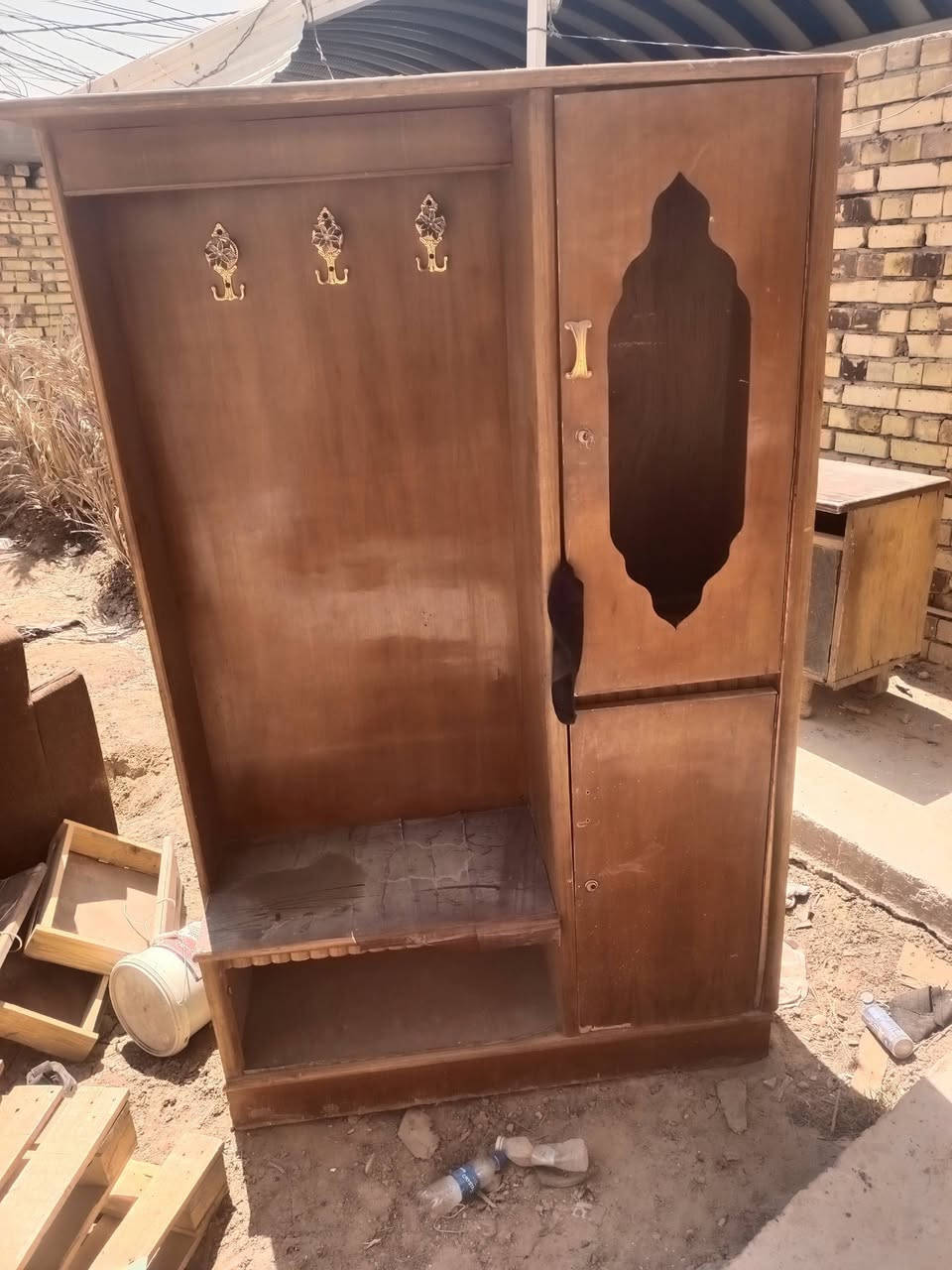 السلام عليكم غراض مستخدمه للبيع للتوضيح التنور شغال مابي اي خلل ميز بلازما كلش نضيف الاخشاب يرادلهن تصليح بسيط سعرهن كلهن 125 شراي يتصل علئ الرقم ***********
