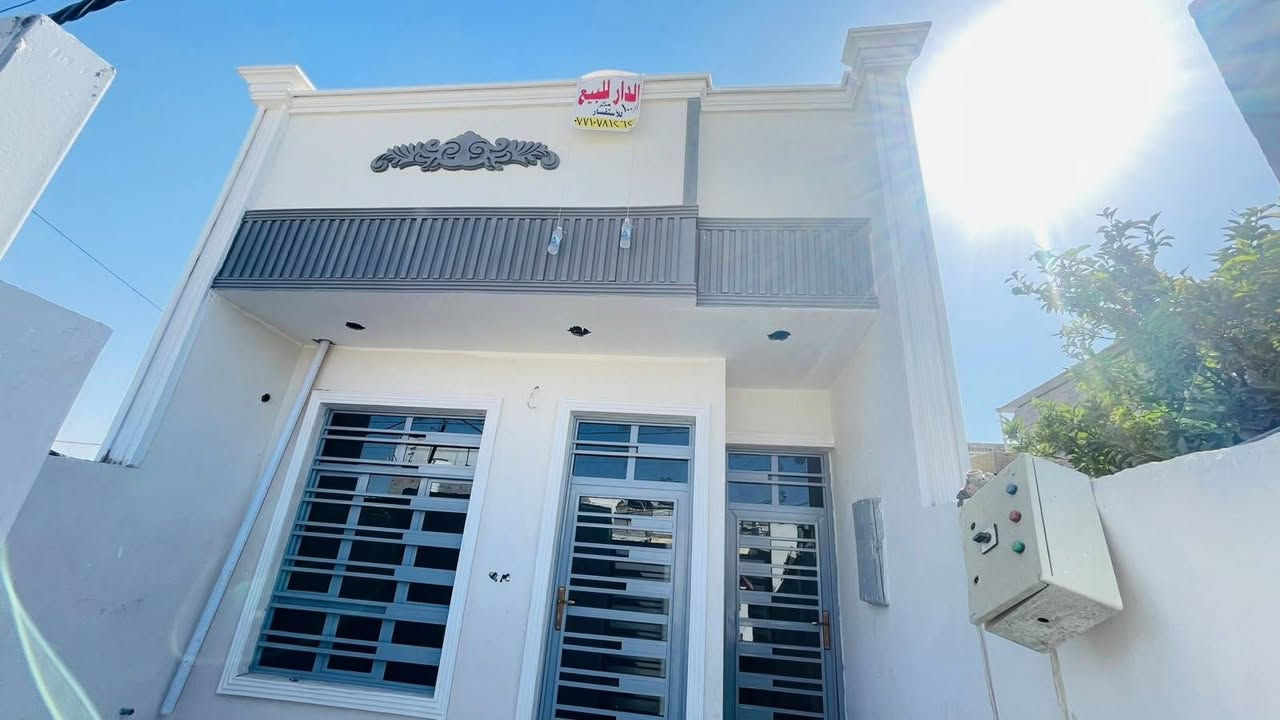 السلام عليكم بيت اللبيع المساحه 100متر العنوان حي البساتين حي الصدرين الإستفسار التصال علا الرقم *********** البيت جاهز مفتاح
