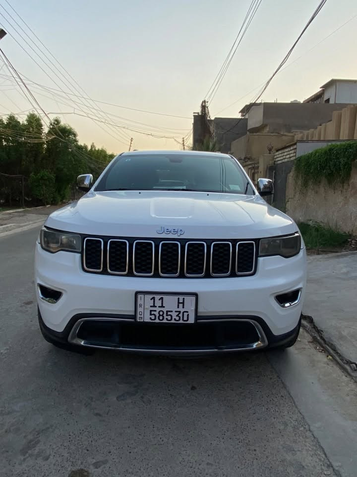جيب jeep
الموديل :2018   
رقم بغداد بأسمي 
عدد مسافات : 125m————————-
المواصفات 
بصمه 
شاشه
(تو ويل)
الداخل جلد اسود   
مقاعد كهرباء
كشنات تدفئة+تبريد  
ستيرن تدفئة 
 هيتر مري
نضام الملاحة GBS 
تشغيل عن بعد
صندوق كهرباء
حساسات خلفية + امامي
كامرة دوارة 
مثبت سرعة 
———————
حادث السيارة خلفي خفيف جدا بدون ايرباك مرفق مع الصور.
وبيها طخة بغداد بلجاملغ الامامي عكس السايق مصبوغ  مكانها العصر بغداد حي العلام والصبح قرب علوة الرشيد
السعر 205$ وبيها مجال 
للاستفسار واتساب:
***********

